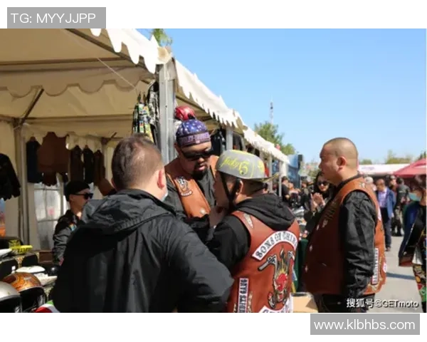 聚焦拜仁球星卡足球收藏热潮探索球迷文化与竞技激情魅力