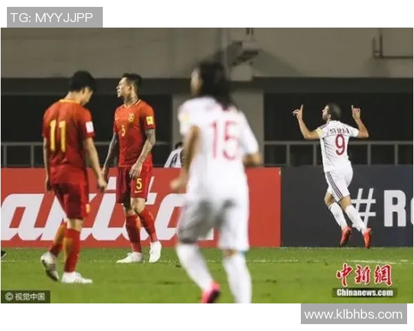 足球球星分层解析：从顶尖巨星到新兴力量的全面对比与分析